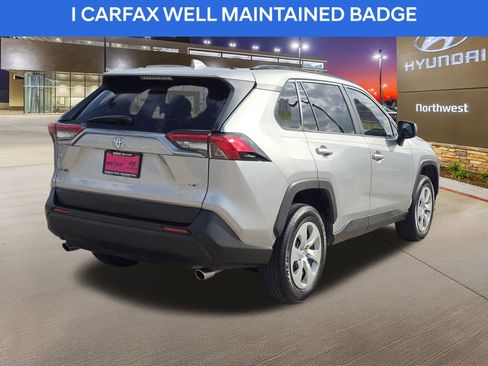Used 2019 Toyota RAV4 LE image 7