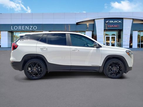 Used 2023 GMC Terrain SLE w/ Driver Convenience Package FWD image 4