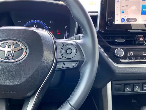 Used 2025 Toyota Corolla Cross XLE w/ Convenience Package FWD image 25