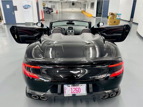 Used 2018 Aston Martin Vanquish S RWD image 4