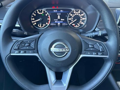 Used 2025 Nissan Altima 2.5 SV image 15