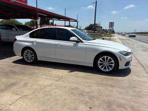 Used 2017 BMW 320i Sedan RWD image 11