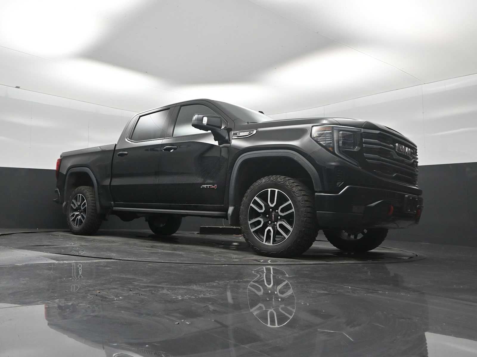 Used 2025 GMC Sierra 1500 AT4 w/ AT4 Premium Package AWD/4WD image 18