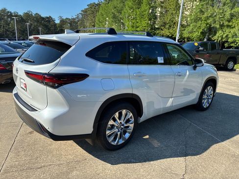 New 2026 Toyota Highlander Limited AWD/4WD image 7