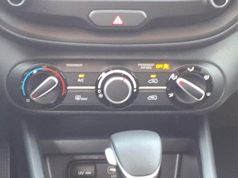 Used 2025 Kia Soul LX w/ LX Technology Package FWD image 15