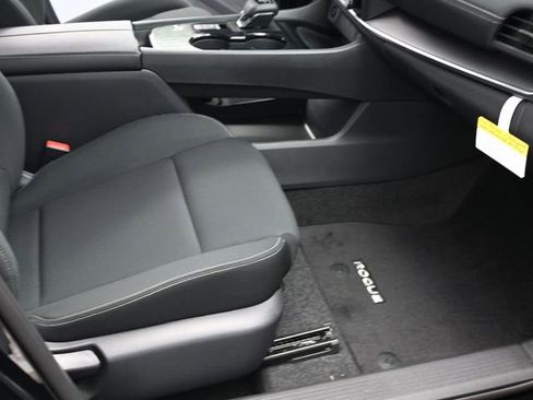 Used 2025 Nissan Rogue S image 22