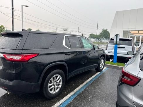 Used 2018 Chevrolet Traverse LS FWD image 3