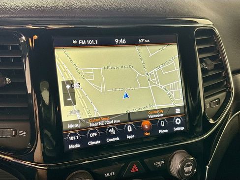 Used 2019 Jeep Grand Cherokee Limited AWD/4WD image 16