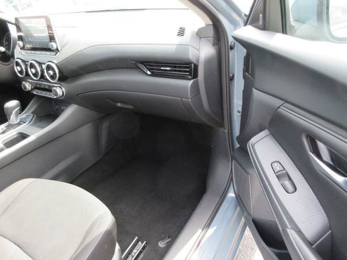 Used 2025 Nissan Sentra SV FWD image 17