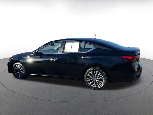 Used 2025 Nissan Altima 2.5 SV image 16