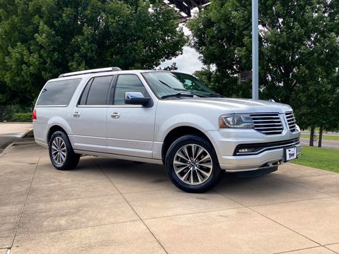 Used 2017 Lincoln Navigator L Select RWD image 1