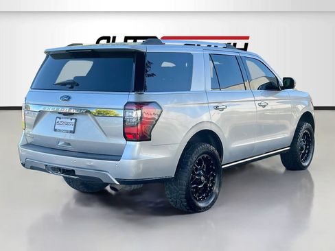 Used 2018 Ford Expedition Limited w/ Equipment Group 301A AWD/4WD image 7