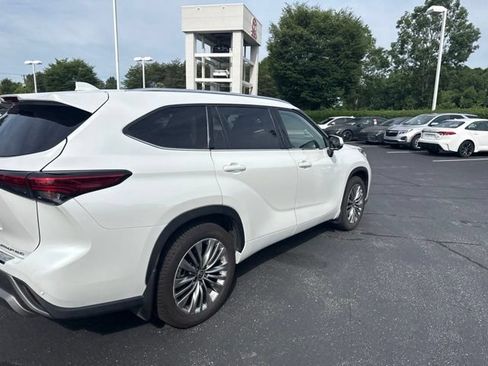 Used 2023 Toyota Highlander Platinum AWD/4WD image 7