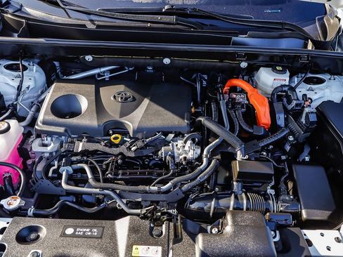 Used 2024 Toyota RAV4 SE image 28