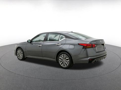 Used 2025 Nissan Altima 2.5 SV FWD image 7