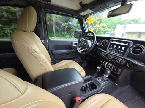 Used 2018 Jeep Wrangler Unlimited Sahara AWD/4WD image 24