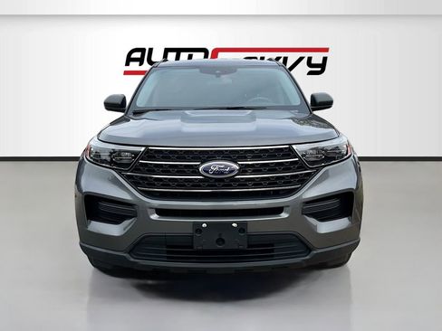 Used 2023 Ford Explorer XLT RWD image 2