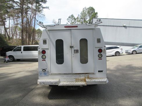 Used 2013 Ford E-350 and Econoline 350 Super Duty w/ Class I Trailer Tow Pkg image 6