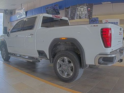 Used 2025 GMC Sierra 2500 SLT w/ SLT Convenience Package AWD/4WD image 2