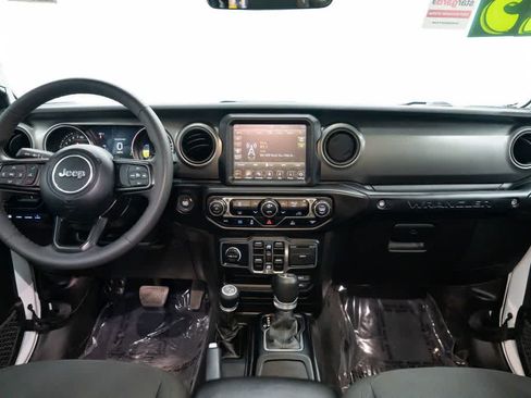 Used 2023 Jeep Wrangler Unlimited AWD/4WD image 9