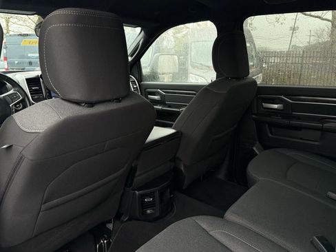 Used 2024 RAM 2500 Big Horn w/ Sport Appearance Package image 28