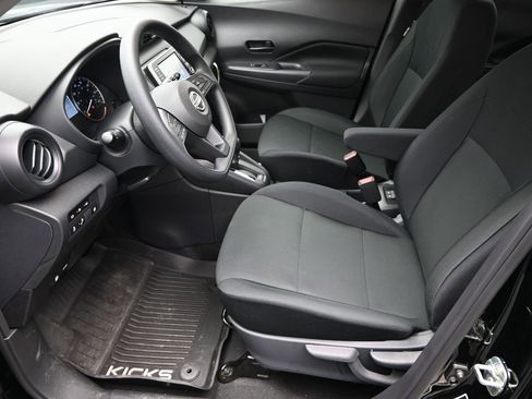 Certified 2025 Nissan Kicks Play S FWD image 17