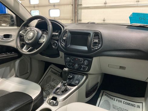Used 2019 Jeep Compass Latitude AWD/4WD image 9