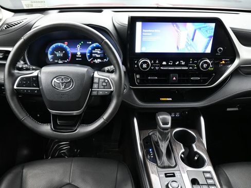 Used 2023 Toyota Highlander Platinum image 7