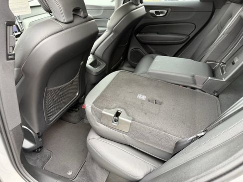 Certified 2025 Volvo XC60 B5 Plus image 33