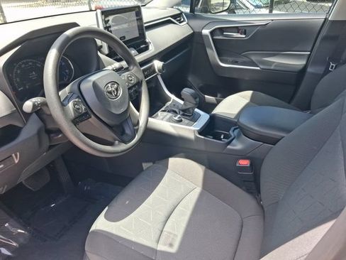 Used 2025 Toyota RAV4 XLE AWD/4WD image 11