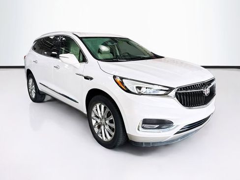 Used 2020 Buick Enclave Essence image 3