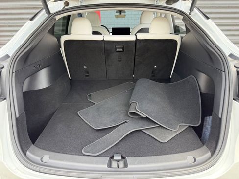 Used 2021 Tesla Model Y Long Range image 12