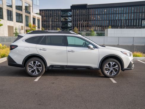 Used 2020 Subaru Outback Touring AWD/4WD image 8