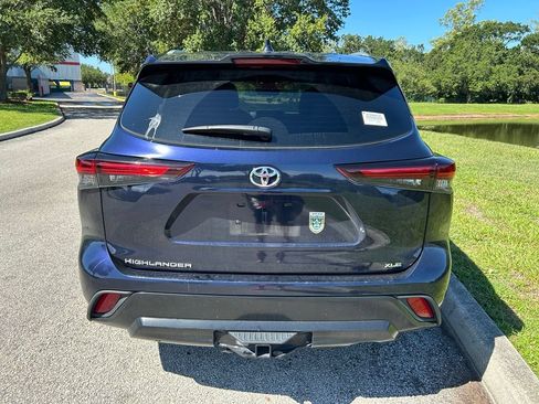 Used 2024 Toyota Highlander XLE FWD image 5