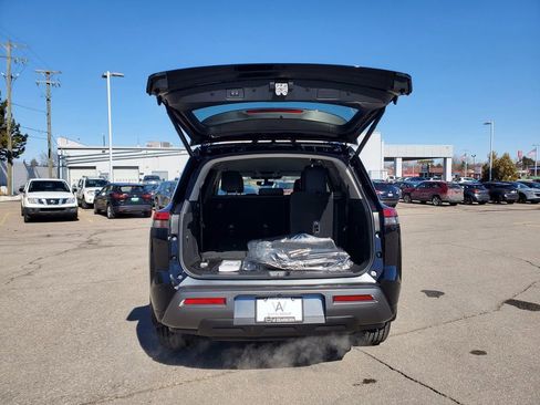 New 2026 Nissan Pathfinder SL image 8