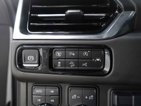 Used 2025 GMC Yukon Denali w/ Denali Reserve Package image 27