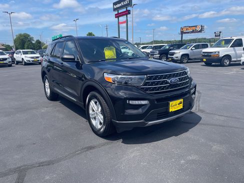 Used 2020 Ford Explorer XLT w/ Equipment Group 202A AWD/4WD image 2