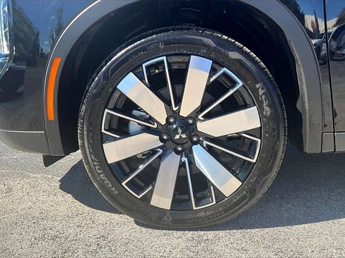 New 2025 Mitsubishi Outlander SE image 12
