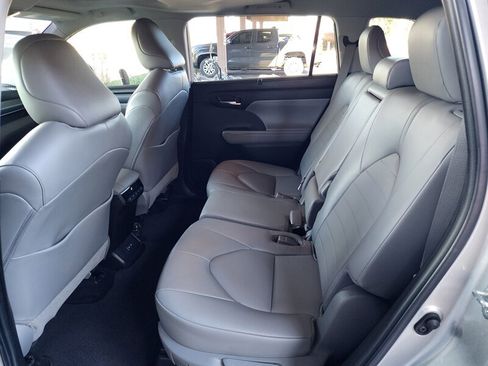 Used 2022 Toyota Highlander XLE image 81