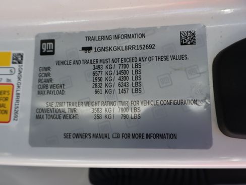 Used 2024 Chevrolet Suburban High Country AWD/4WD image 12