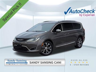 Used 2017 Chrysler Pacifica Limited w/ UConnect Theater Package