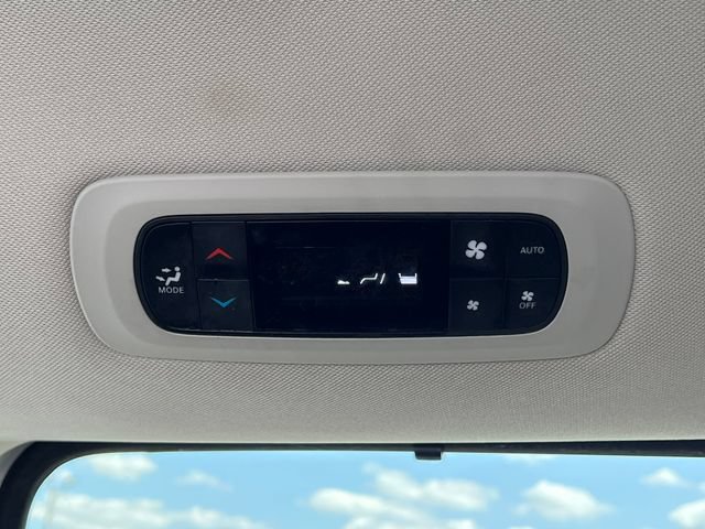 Used 2023 Chrysler Pacifica Touring-L FWD image 33