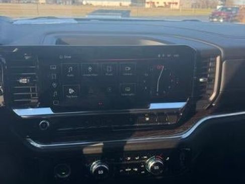 Used 2024 GMC Sierra 1500 SLE image 12