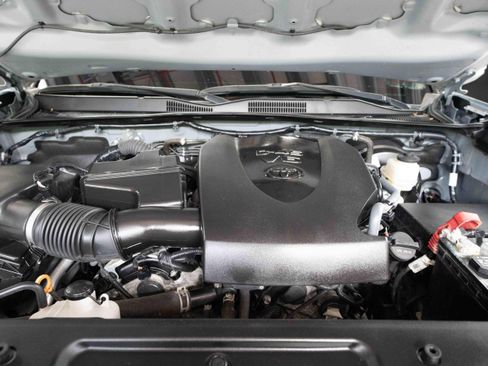 Used 2021 Toyota Tacoma SR5 AWD/4WD image 30