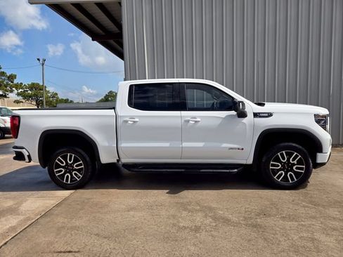 Used 2023 GMC Sierra 1500 AT4 w/ AT4 Premium Package AWD/4WD image 5