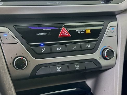 Used 2017 Hyundai Elantra SE FWD image 17