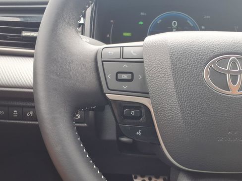 Used 2025 Toyota Camry SE w/ Convenience Package image 19