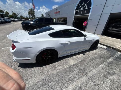 Used 2017 Ford Mustang GT RWD image 9