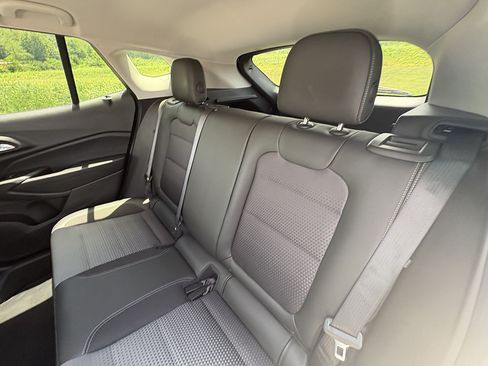 Used 2025 Chevrolet Trax LT FWD image 19