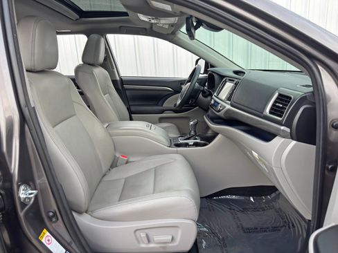 Used 2018 Toyota Highlander Limited image 15